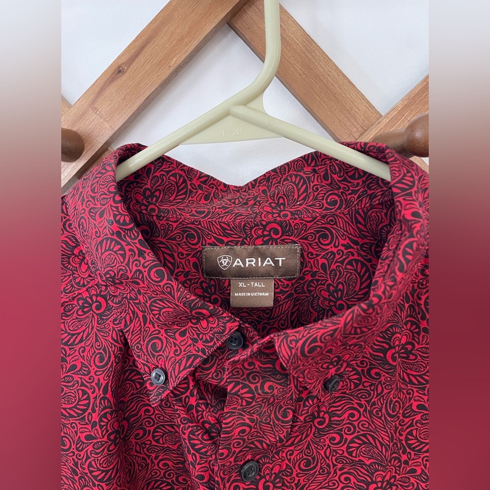 Ariat men’s button down dress shirt. Size XL tall. Red and black paisley.